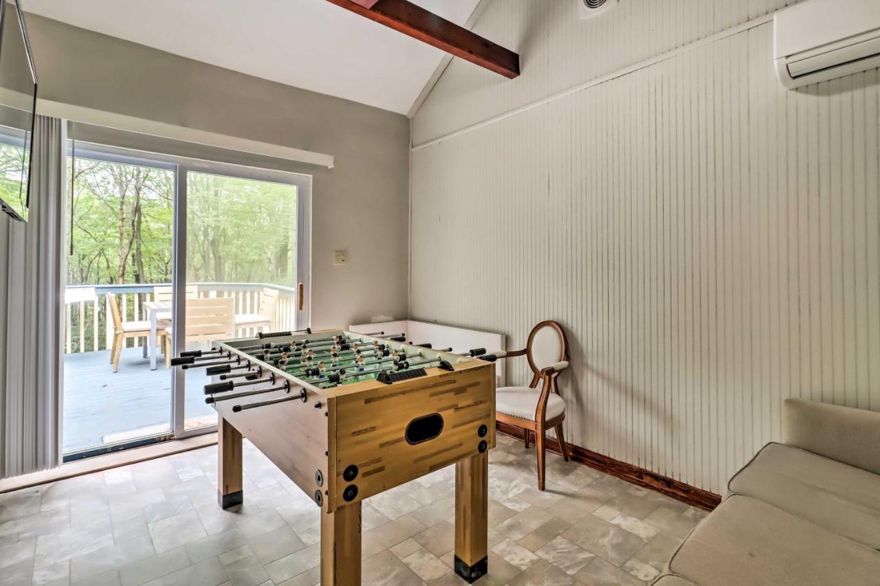 Peaceful Poconos With Hot Tub And Game Room!