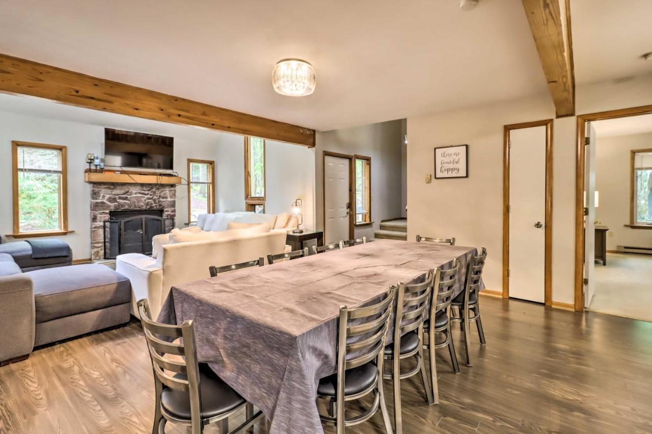 Peaceful Poconos With Hot Tub And Game Room!