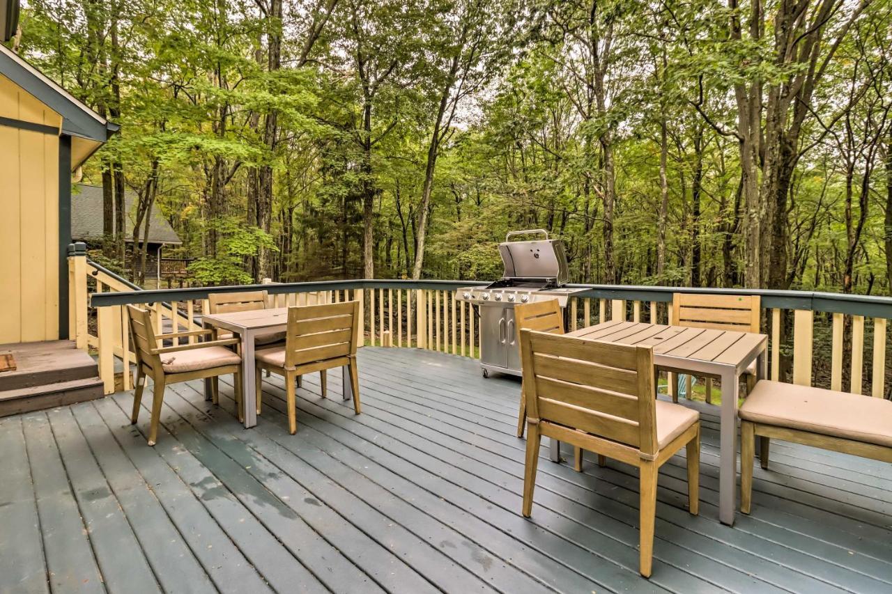 Peaceful Poconos With Hot Tub And Game Room! Holiday home Lake Harmony