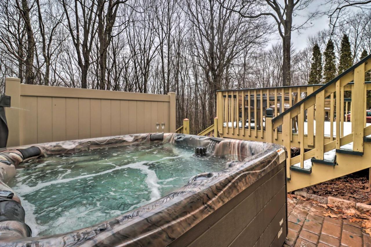 Peaceful Poconos With Hot Tub And Game Room! *