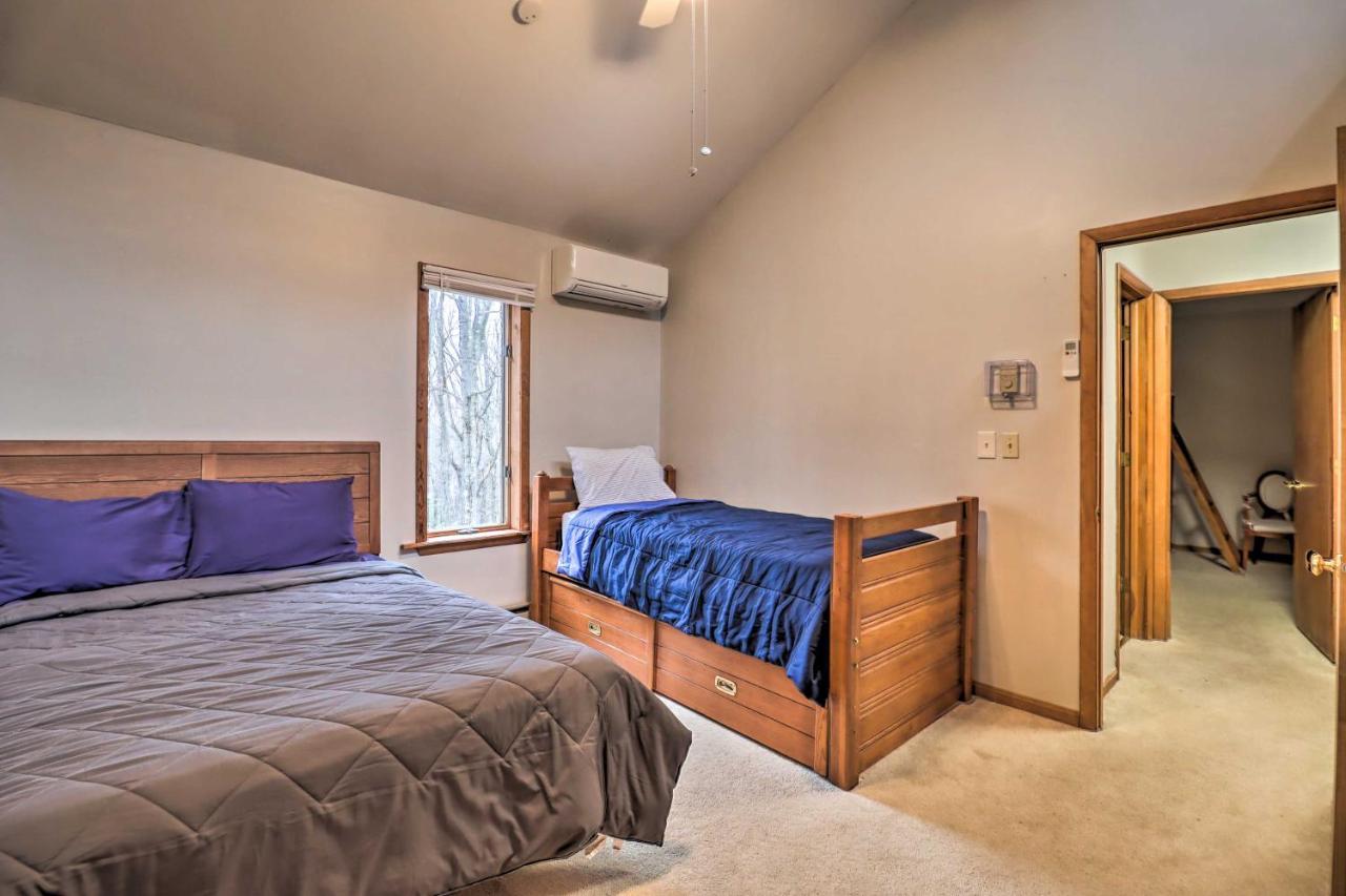 Peaceful Poconos With Hot Tub And Game Room! Holiday home *